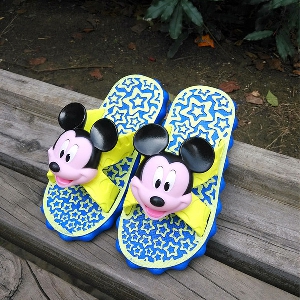 Disney Хелоу Кити и Мики Маус - чехлички за деца - сладки и леки