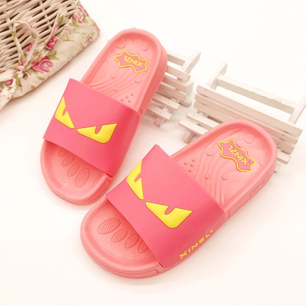 παντόφλες κινουμένων σχεδίων για τα αγόρια και τα κορίτσια σε διάφορα χρώματα