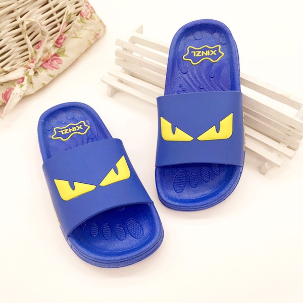 παντόφλες κινουμένων σχεδίων για τα αγόρια και τα κορίτσια σε διάφορα χρώματα