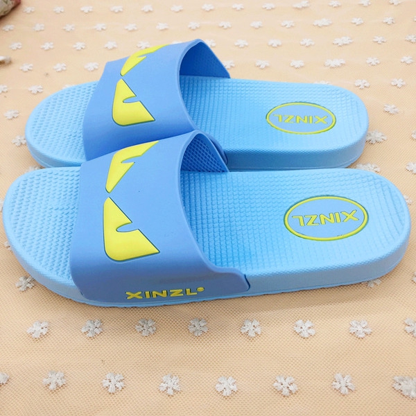 παντόφλες κινουμένων σχεδίων για τα αγόρια και τα κορίτσια σε διάφορα χρώματα