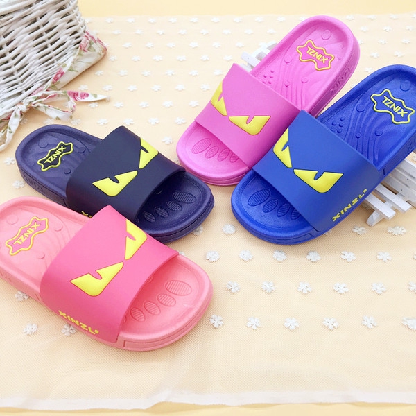 παντόφλες κινουμένων σχεδίων για τα αγόρια και τα κορίτσια σε διάφορα χρώματα