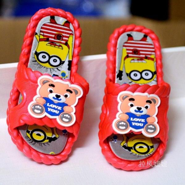 Παιδικές παντόφλες με τα κουτάβια και αρκουδάκια για τα κορίτσια και τα αγόρια