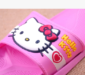 Истински чехли Hello Kitty за момиченца плюс модели на Мики Маус за момчета