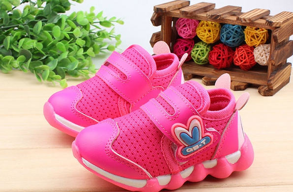 Παιδικά αθλητικά παπούτσια για κορίτσια και αγόρια