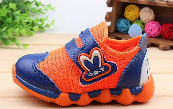 Παιδικά αθλητικά παπούτσια για κορίτσια και αγόρια