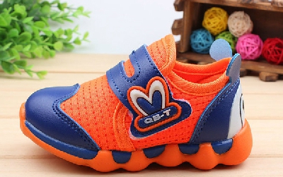 Παιδικά αθλητικά παπούτσια για κορίτσια και αγόρια