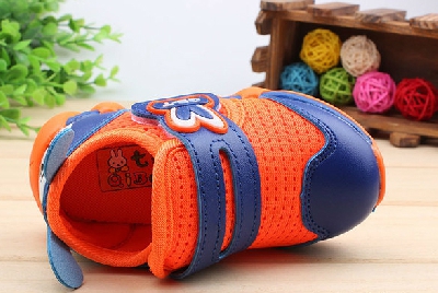 Παιδικά αθλητικά παπούτσια για κορίτσια και αγόρια