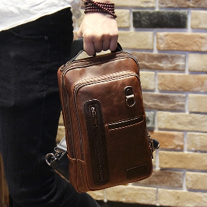 Удобна мъжка чанта за през рамо в кафяв цвят - 1 модела