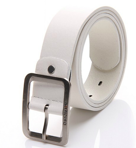 Τρία διαφορετικά μοντέλα των ζωνών ανδρών - λευκό, μαύρο και καφέ