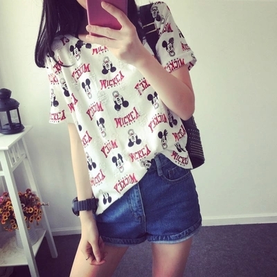 Κυρίες μπλούζες χρώματα του καλοκαιριού και τα σχέδια.