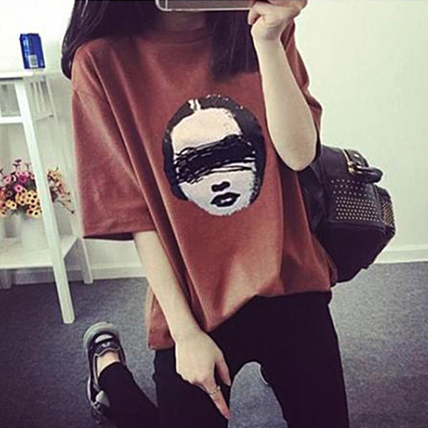 Κυρίες μπλούζες χρώματα του καλοκαιριού και τα σχέδια.