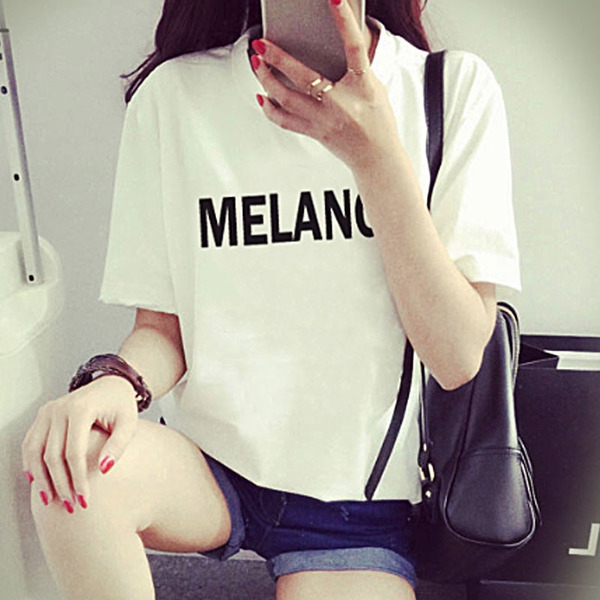 Κυρίες μπλούζες χρώματα του καλοκαιριού και τα σχέδια.