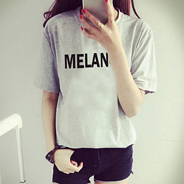 Κυρίες μπλούζες χρώματα του καλοκαιριού και τα σχέδια.