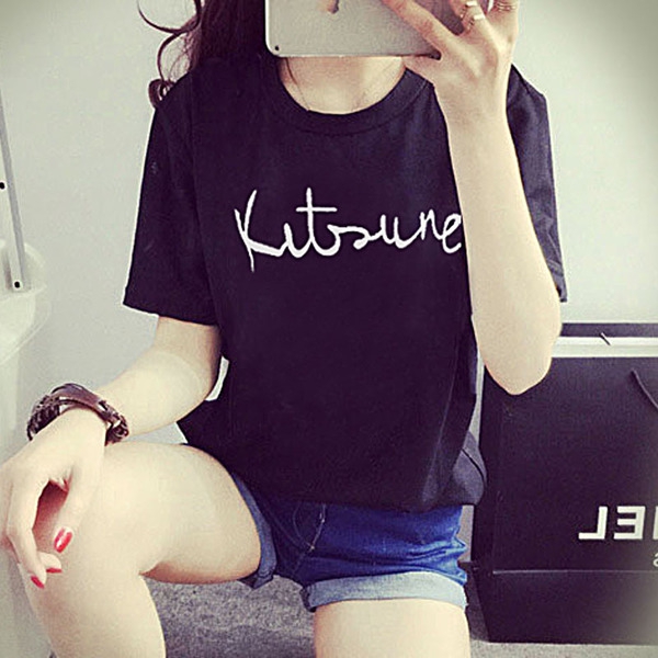 Κυρίες μπλούζες χρώματα του καλοκαιριού και τα σχέδια.