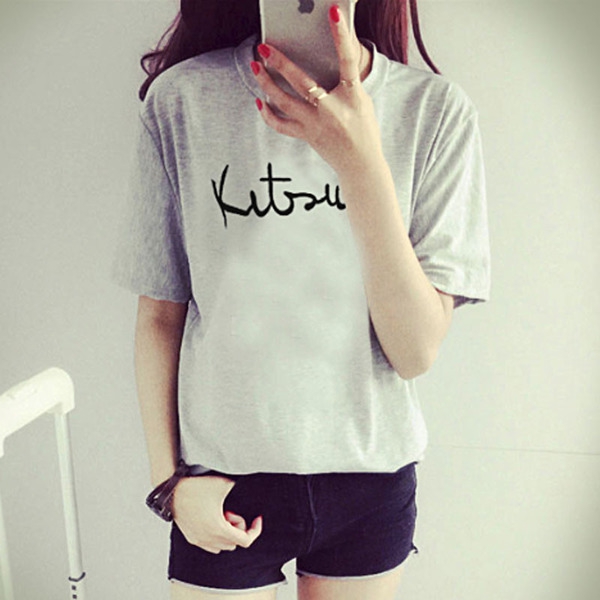 Κυρίες μπλούζες χρώματα του καλοκαιριού και τα σχέδια.