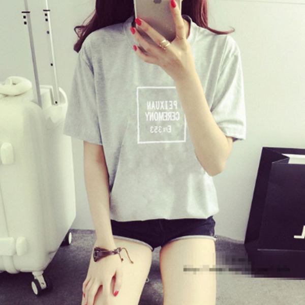 Κυρίες μπλούζες χρώματα του καλοκαιριού και τα σχέδια.