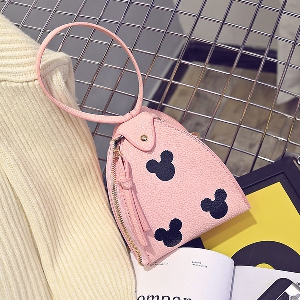 Μια μικρή τσάντα με εκτύπωση του Mickey Mouse