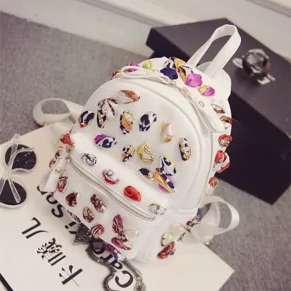 Σύγχρονο σακίδιο γυναικών σε μαύρο και άσπρο