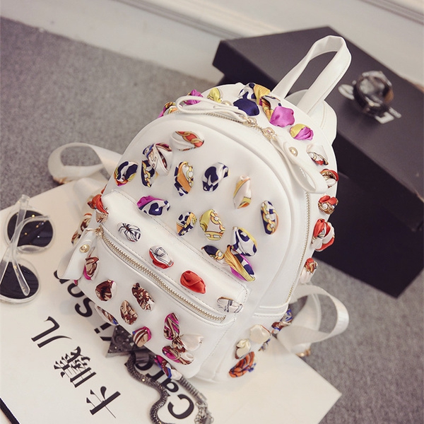 Σύγχρονο σακίδιο γυναικών σε μαύρο και άσπρο