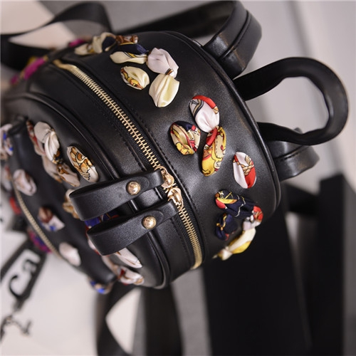 Σύγχρονο σακίδιο γυναικών σε μαύρο και άσπρο