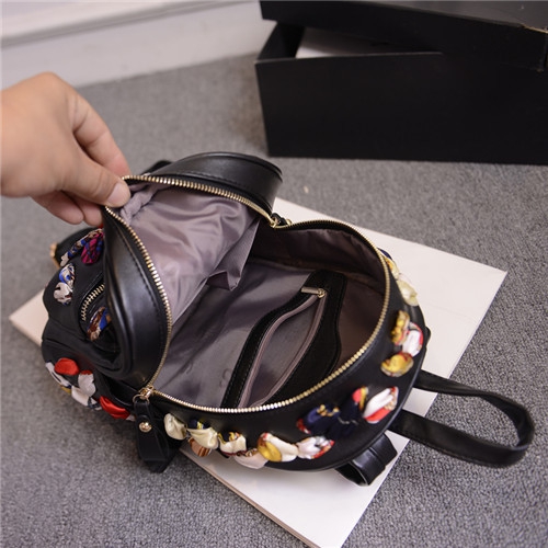 Σύγχρονο σακίδιο γυναικών σε μαύρο και άσπρο