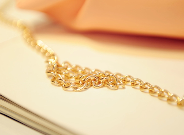 Γυναικεία  δερμάτινη τσάντα - κορδέλα