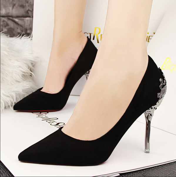 Γυναικεία παπούτσια με τακούνια  εννέα χρώματα.