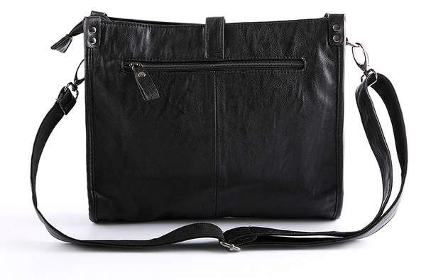 Μαύρη ανδρική τσάντα κατάλληλη για την καθημερινή ζωή