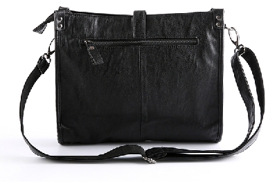 Мъжка черна чанта подходяща за ежедневие