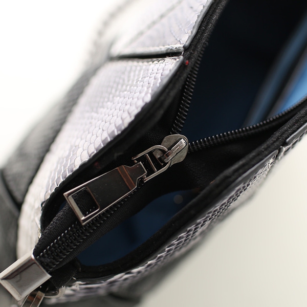 Τσάντα ώμου - με δερμάτινο μοτίβα