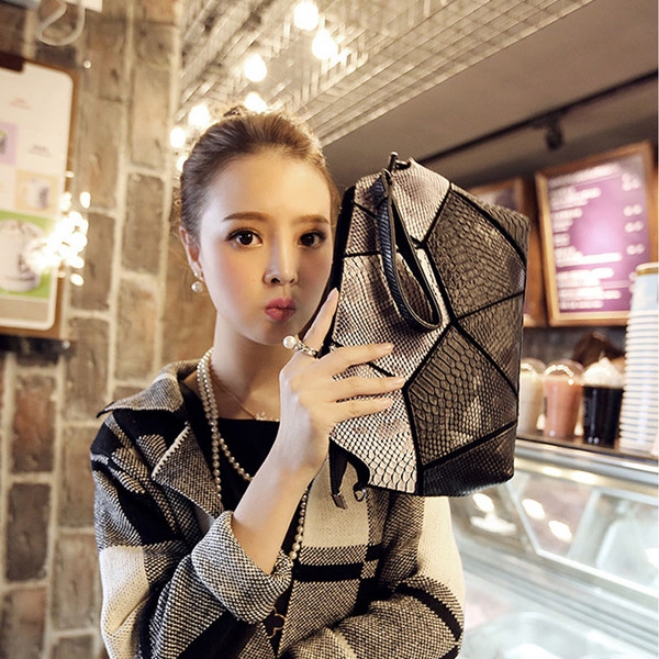 Τσάντα ώμου - με δερμάτινο μοτίβα