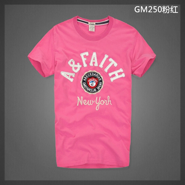 Άνδρας T-διάφορα χρώματα και prints.