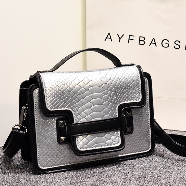 Дамска компактна чанта тип мини куфарче