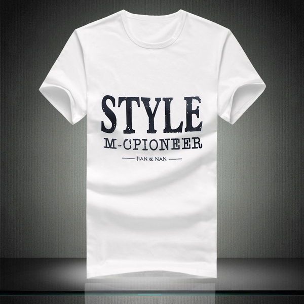 Οι άνδρες t-shirts μαύρο και άσπρο, διαφορετικά μοντέλα