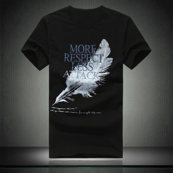 Οι άνδρες t-shirts μαύρο και άσπρο, διαφορετικά μοντέλα