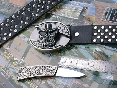 Ζώνη ανδρών με ρετρό δερμάτινα σχεδιασμό faux και ομαλή μαχαίρι πόρπη - μαύρο και άσπρο