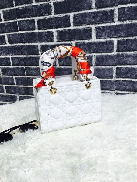 Mini τετράγωνο τσάντα με απομίμηση κασκόλ τυλιγμένο γύρω από τη λαβή