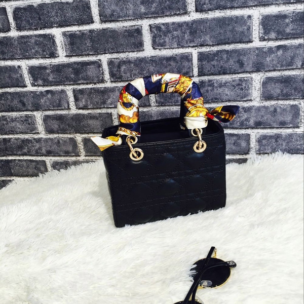 Mini τετράγωνο τσάντα με απομίμηση κασκόλ τυλιγμένο γύρω από τη λαβή