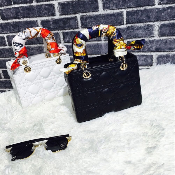 Mini τετράγωνο τσάντα με απομίμηση κασκόλ τυλιγμένο γύρω από τη λαβή