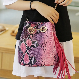 Дамска чанта с верижна дръжка през рамо в сиво и розово