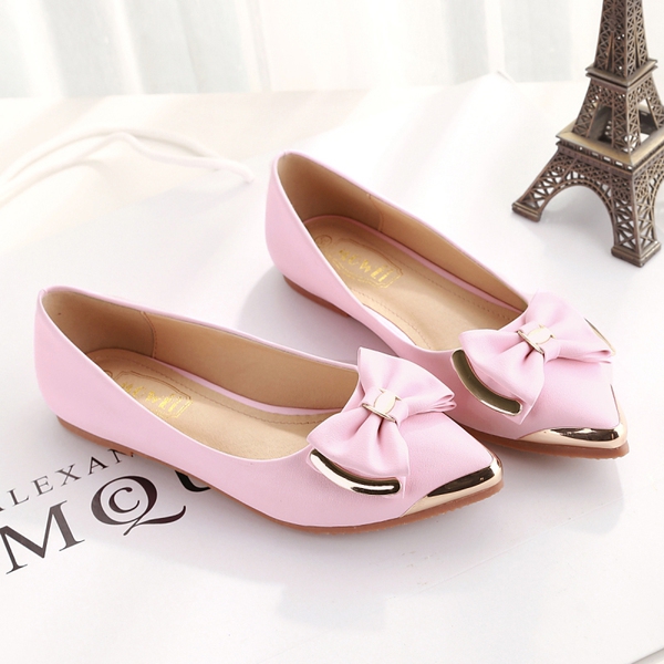 Καθημερινά παπούτσια σε τρία φρέσκα χρώματα.