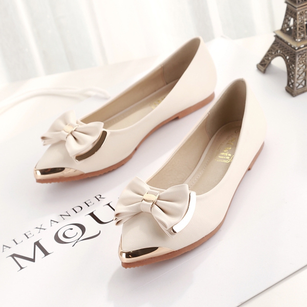 Καθημερινά παπούτσια σε τρία φρέσκα χρώματα.