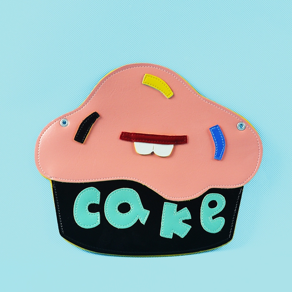 Γυναικεία τσάντα με παιχνιδιάρικο μοτίβο σε διάφορα χρώματα