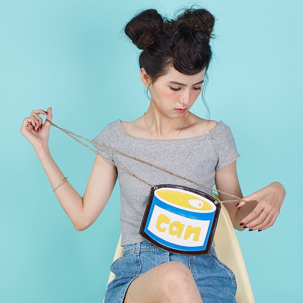 Γυναικεία τσάντα με παιχνιδιάρικο μοτίβο σε διάφορα χρώματα