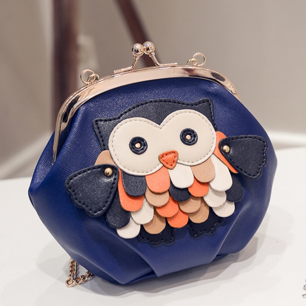 Дамска малка чанта с бухалче в три цвята - бежов, черен и син