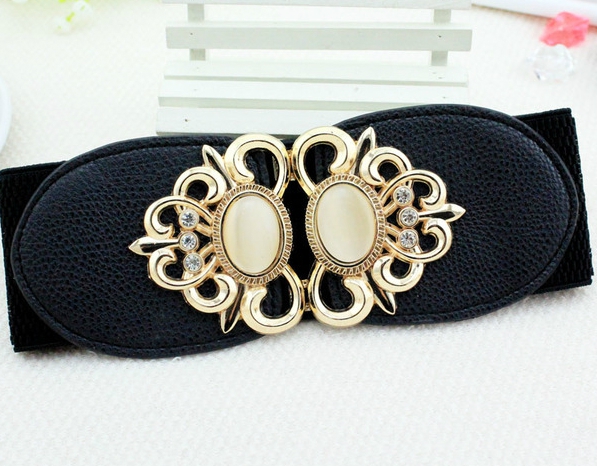 Дамски кожен широк колан с размери - дължина 65 см и ширина 6 см 