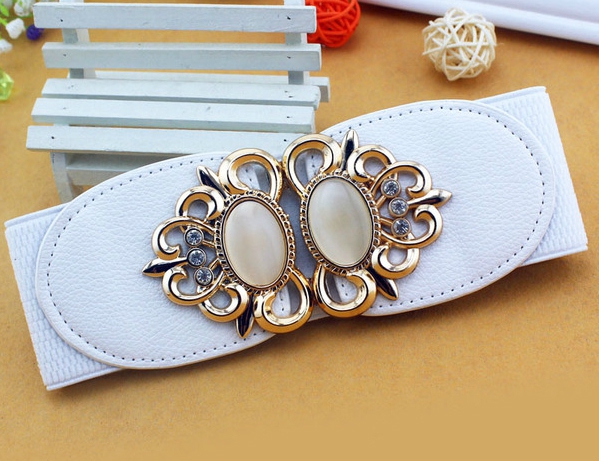 Дамски кожен широк колан с размери - дължина 65 см и ширина 6 см 