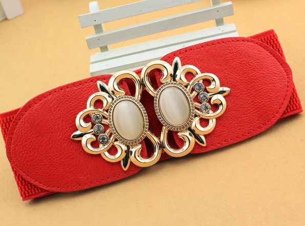 Дамски кожен широк колан с размери - дължина 65 см и ширина 6 см 