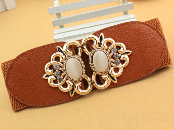 Дамски кожен широк колан с размери - дължина 65 см и ширина 6 см 