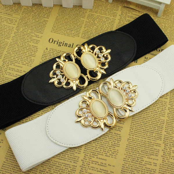 Дамски кожен широк колан с размери - дължина 65 см и ширина 6 см 